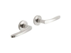POIGNEE DE PORTE SUR ROSACE LOUISE SANS TROU ZAMAK